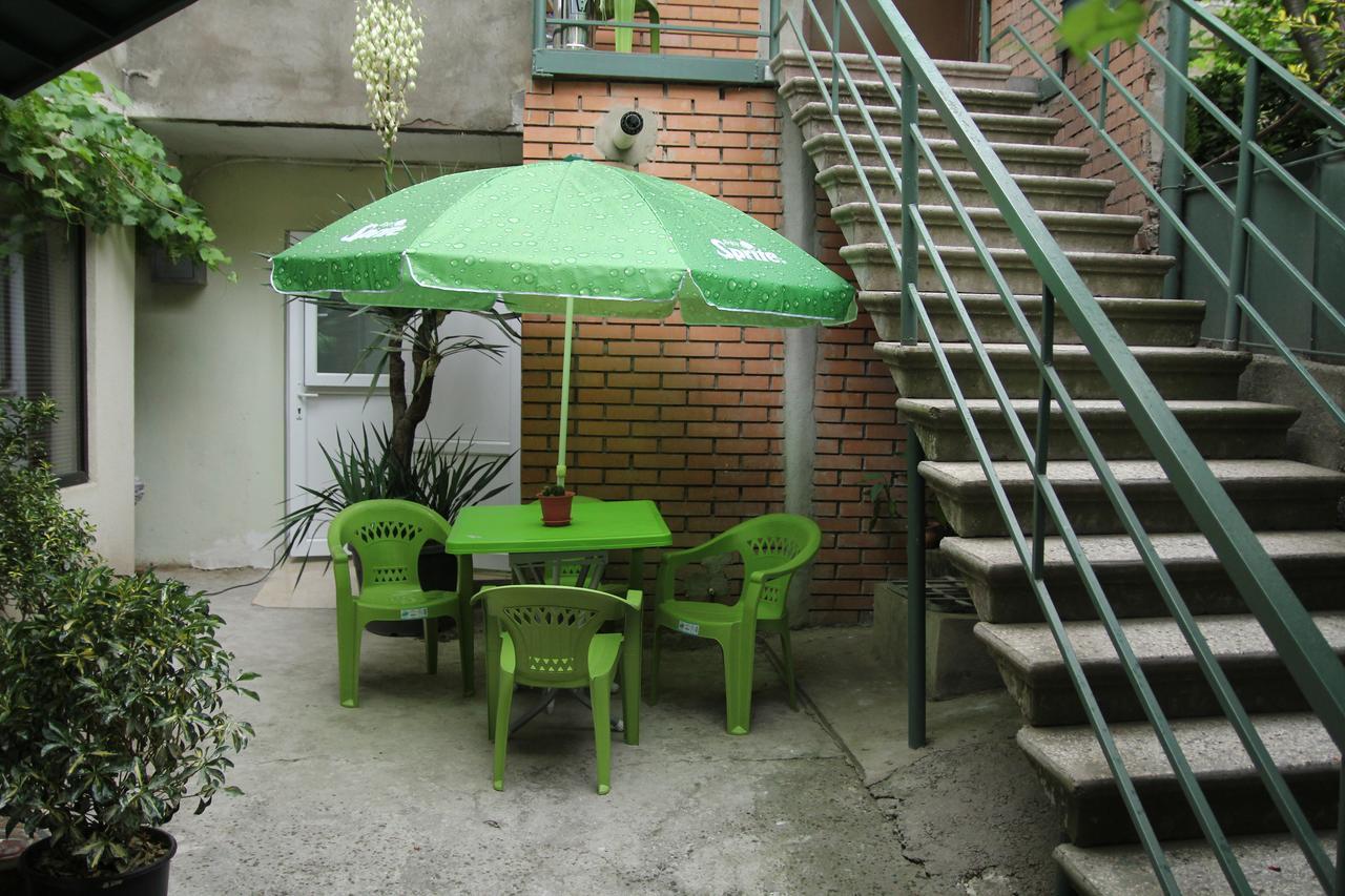 Guesthouse Different Тбилиси Экстерьер фото