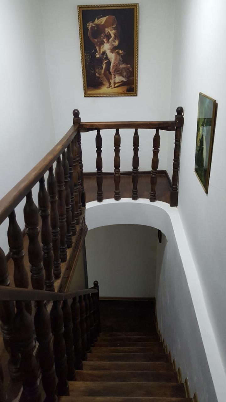 Guesthouse Different Тбилиси Экстерьер фото