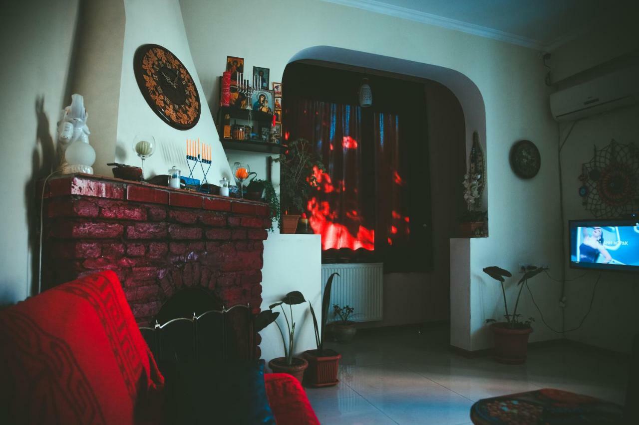 Guesthouse Different Тбилиси Экстерьер фото
