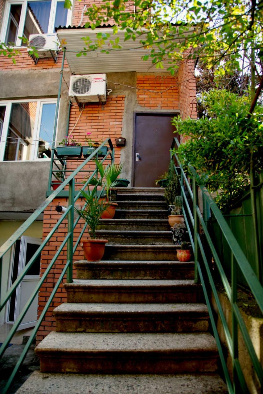 Guesthouse Different Тбилиси Экстерьер фото