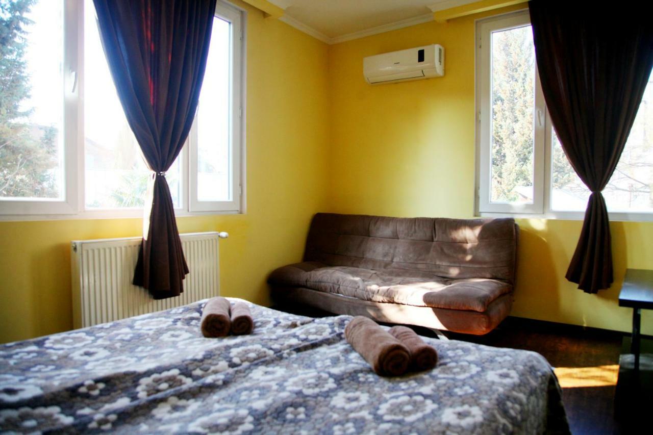 Guesthouse Different Тбилиси Экстерьер фото