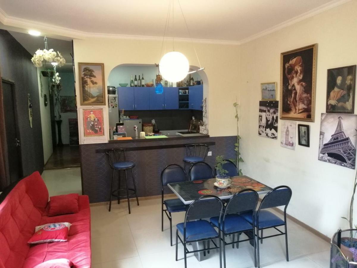 Guesthouse Different Тбилиси Экстерьер фото